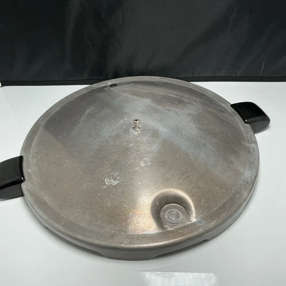 Presto 16 Qt Aluminum Pressure Cooker Canner 0174510 w Regulator and Trivet 409A